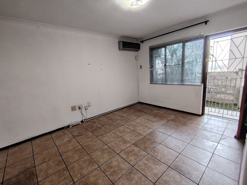 2 Bedroom apartment for rent in Bluff R7,500pm - Photo 3