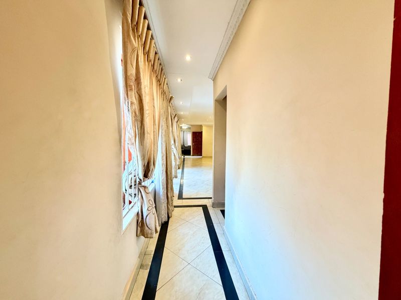 Exceptional 5 Bedroom Family Home for Sale in Karenpark - Space, Comfort & Endless Potential - Photo 10