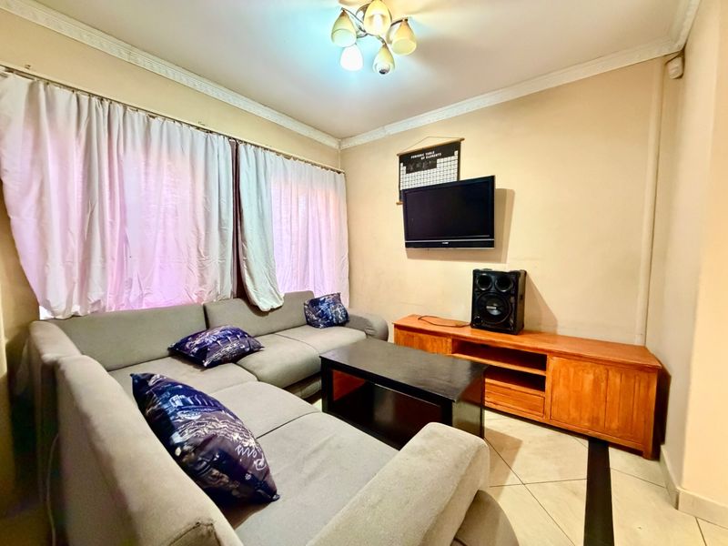 Exceptional 5 Bedroom Family Home for Sale in Karenpark - Space, Comfort & Endless Potential - Photo 8