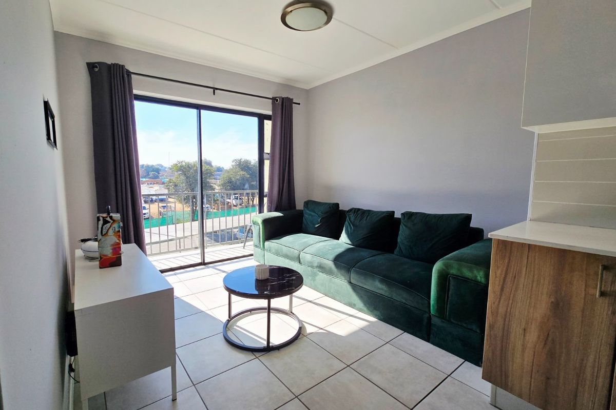Modern 1 Bedroom Apartment for Rent in Green Park Lifestyle Estate Boksburg - Photo 5