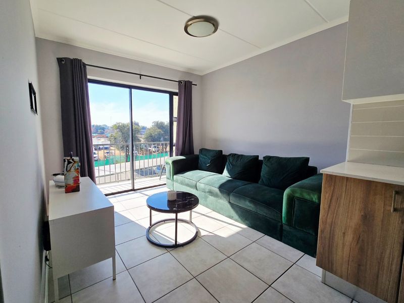 Modern 1 Bedroom Apartment for Rent in Green Park Lifestyle Estate Boksburg - Photo 5