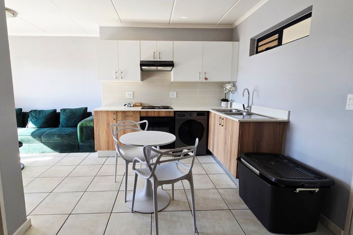 Modern 1 Bedroom Apartment for Rent in Green Park Lifestyle Estate Boksburg - Photo 3