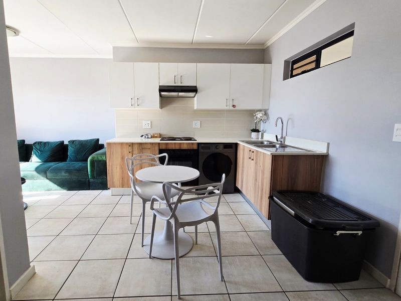 Modern 1 Bedroom Apartment for Rent in Green Park Lifestyle Estate Boksburg - Photo 3
