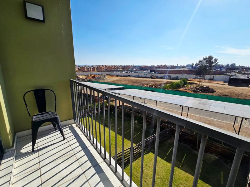 Modern 1 Bedroom Apartment for Rent in Green Park Lifestyle Estate Boksburg - Photo 10