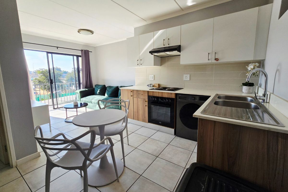 Modern 1 Bedroom Apartment for Rent in Green Park Lifestyle Estate Boksburg - Photo 2