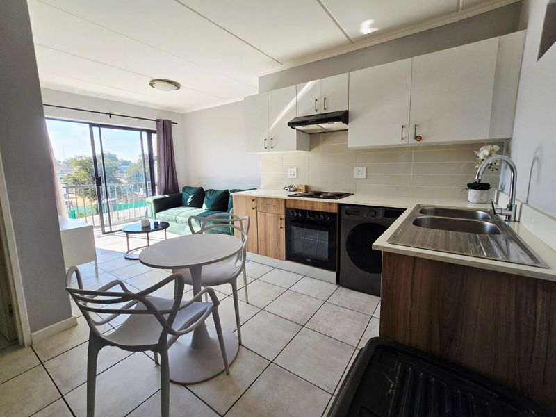 Modern 1 Bedroom Apartment for Rent in Green Park Lifestyle Estate Boksburg - Photo 2