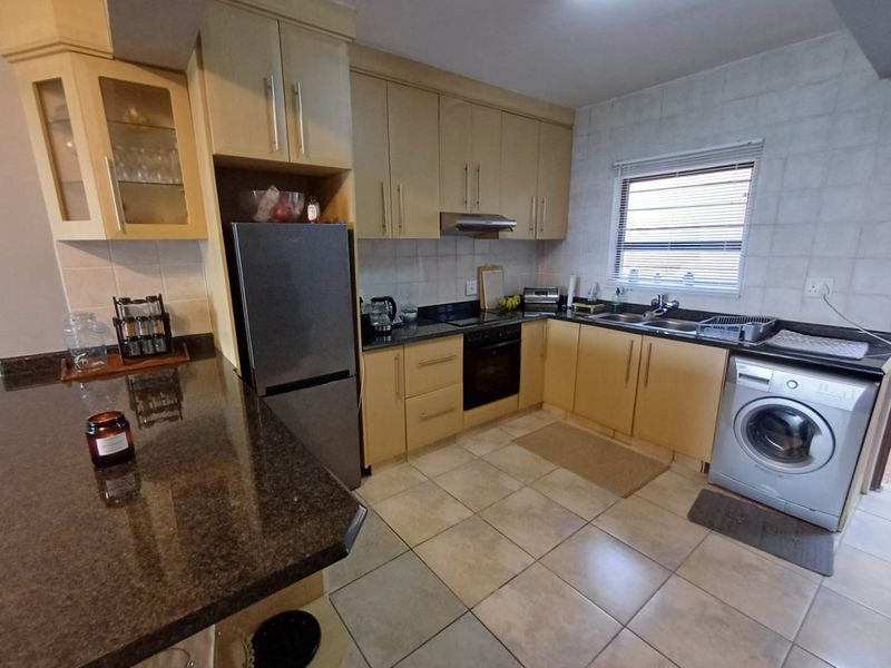 Expansive Sea views, 2 bath, 2 bed, pet friendly and not a cent to be spent! - Photo 4