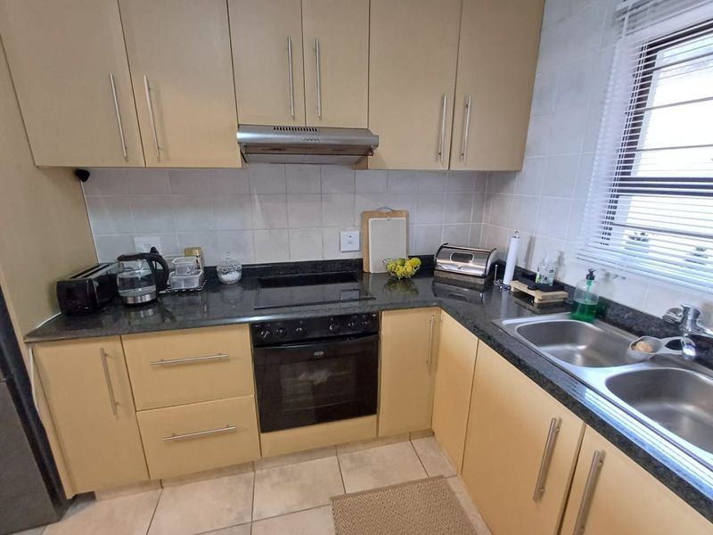 Expansive Sea views, 2 bath, 2 bed, pet friendly and not a cent to be spent! - Photo 5