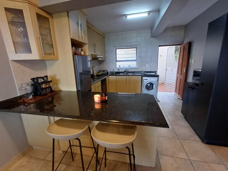 Expansive Sea views, 2 bath, 2 bed, pet friendly and not a cent to be spent! - Photo 7