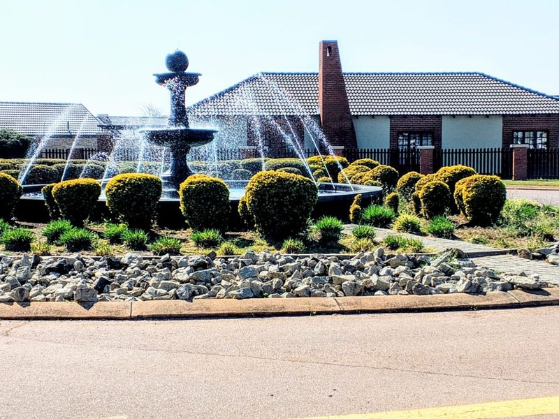 OFFERS STARTING AT R 650 000 will be considered for this bright two bed , 81 sqm ground floor flat, in Montana Tuine, Pretoria - Photo 1
