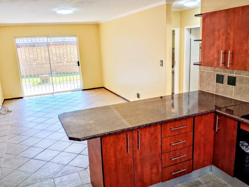 OFFERS STARTING AT R 650 000 will be considered for this bright two bed , 81 sqm ground floor flat, in Montana Tuine, Pretoria - Photo 7