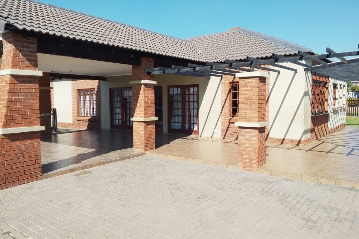 OFFERS STARTING AT R 650 000 will be considered for this bright two bed , 81 sqm ground floor flat, in Montana Tuine, Pretoria - Photo 3