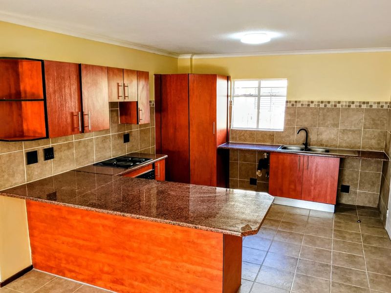 OFFERS STARTING AT R 700 000 will be considered for this bright two bed , 81 sqm ground floor flat, in Montana Tuine, Pretoria - Photo 8