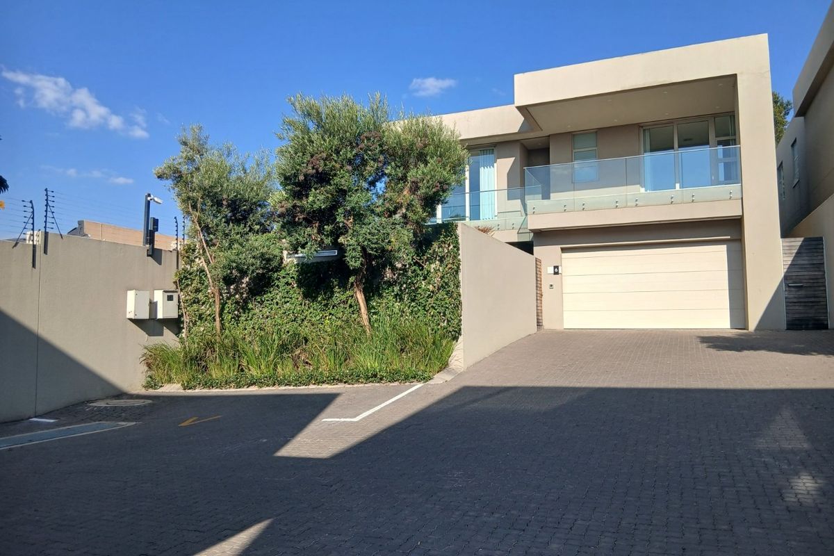 North Facing Stunning Brand New 4 bed 4 bath Cluster Home Corner Unit with backup power-Pet Friendly-Gated Community - Photo 2