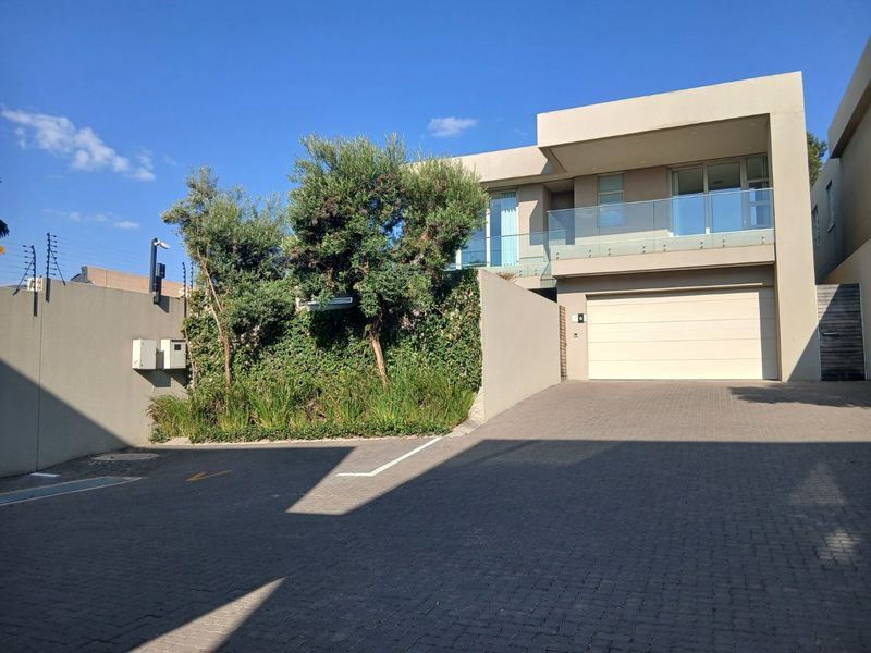 North Facing Stunning Brand New 4 bed 4 bath Cluster Home Corner Unit with backup power-Pet Friendly-Gated Community - Photo 2