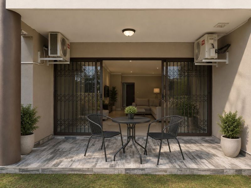 Stunning Newly Renovated 2 Bedroom Garden Apartment in Sought-After Lonehill - Photo 10