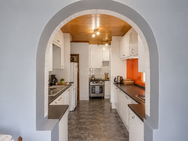 Neat family home in Heather Park  - Photo 8