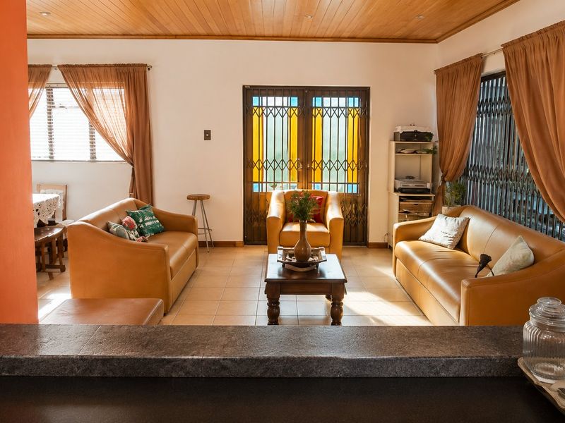 Neat family home in Heather Park  - Photo 6