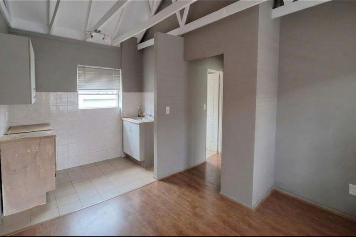 1-Bedroom First-Floor Apartment forsale  in Glen Marais - Photo 2