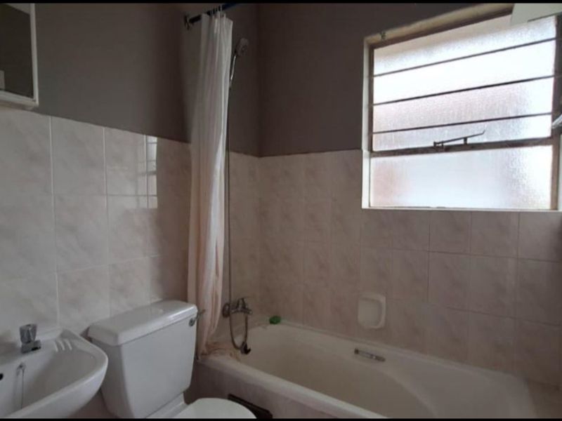 1-Bedroom First-Floor Apartment forsale  in Glen Marais - Photo 3