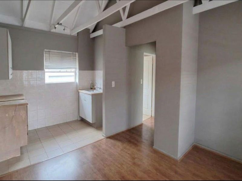 1-Bedroom First-Floor Apartment forsale  in Glen Marais - Photo 2