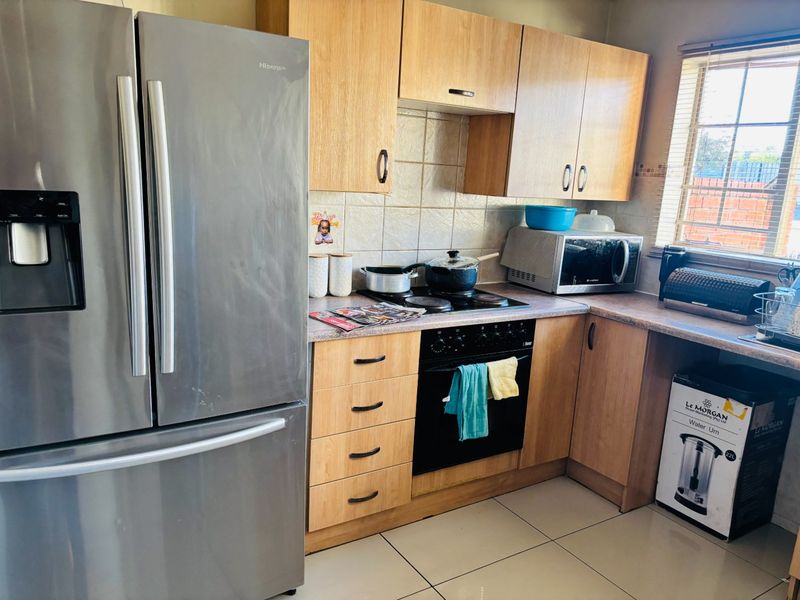 Elegant 3-Bedroom 2.5  bathrooms Duplex Home for sale in Centurion ,Kosmosdal - Photo 8