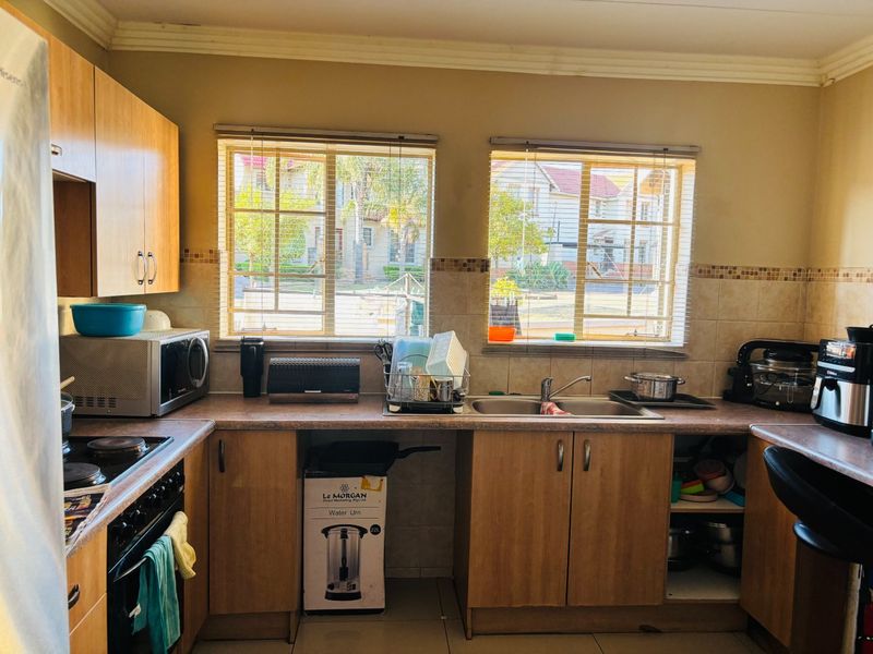Elegant 3-Bedroom 2.5  bathrooms Duplex Home for sale in Centurion ,Kosmosdal - Photo 7
