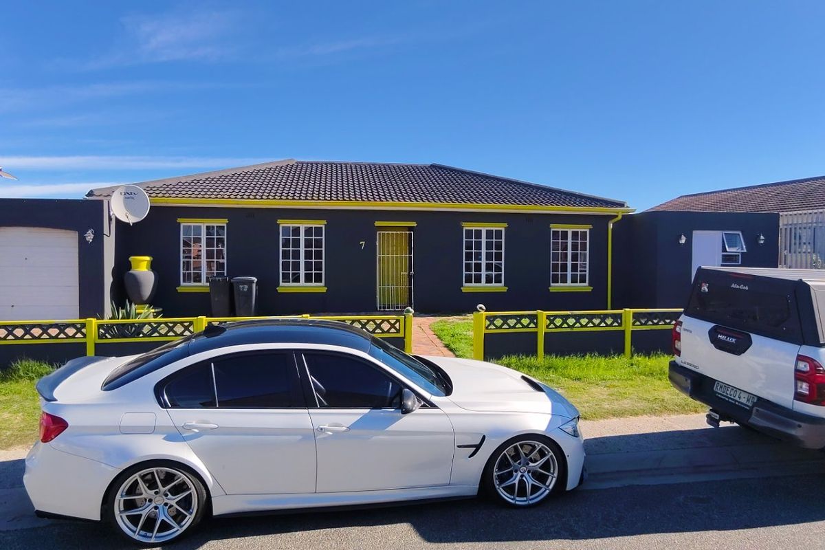 4 Bedroom House For Sale In Strandfontein (Old Village) on a huge erf of 450m2 - Photo 4