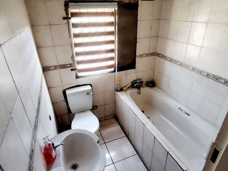 4 Bedroom House for Sale in Mdantsane  - Photo 6