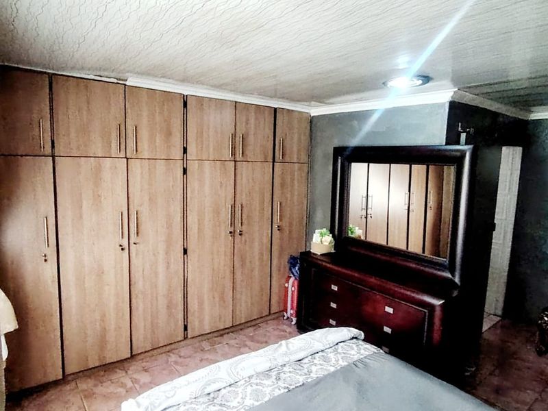 4 Bedroom House for Sale in Mdantsane  - Photo 4