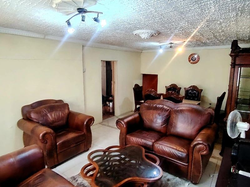 4 Bedroom House for Sale in Mdantsane  - Photo 8