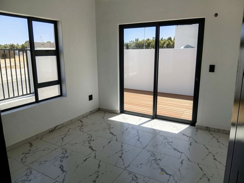 Where Eco-Smart Meets High-End: A New Standard for Sandown Living - Photo 10