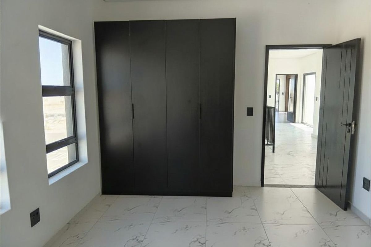 Where Eco-Smart Meets High-End: A New Standard for Sandown Living - Photo 4
