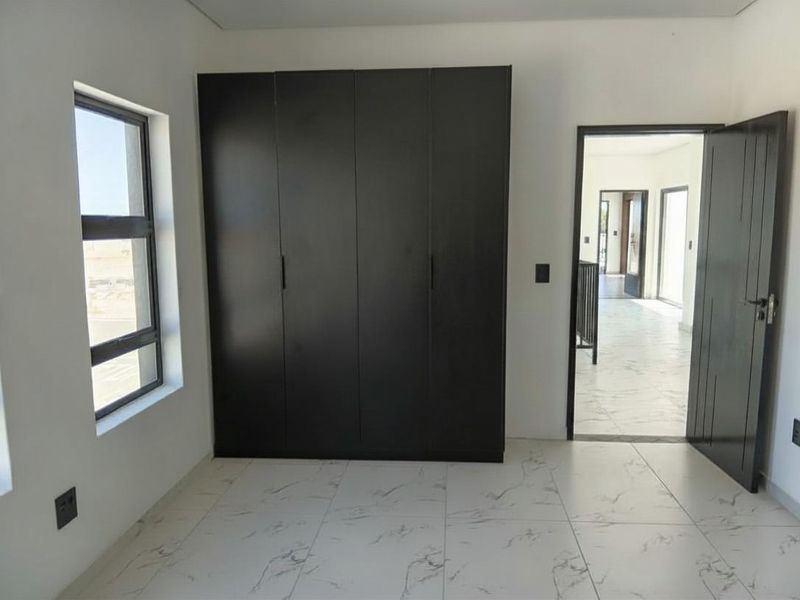 Where Eco-Smart Meets High-End: A New Standard for Sandown Living - Photo 4