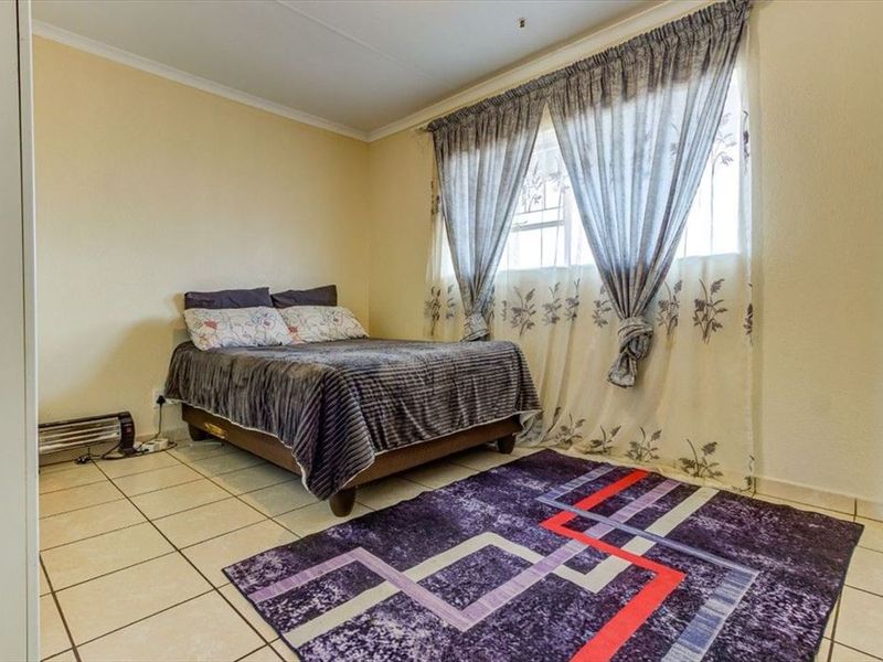 Comfortable Family Home with Great Potential - Photo 3