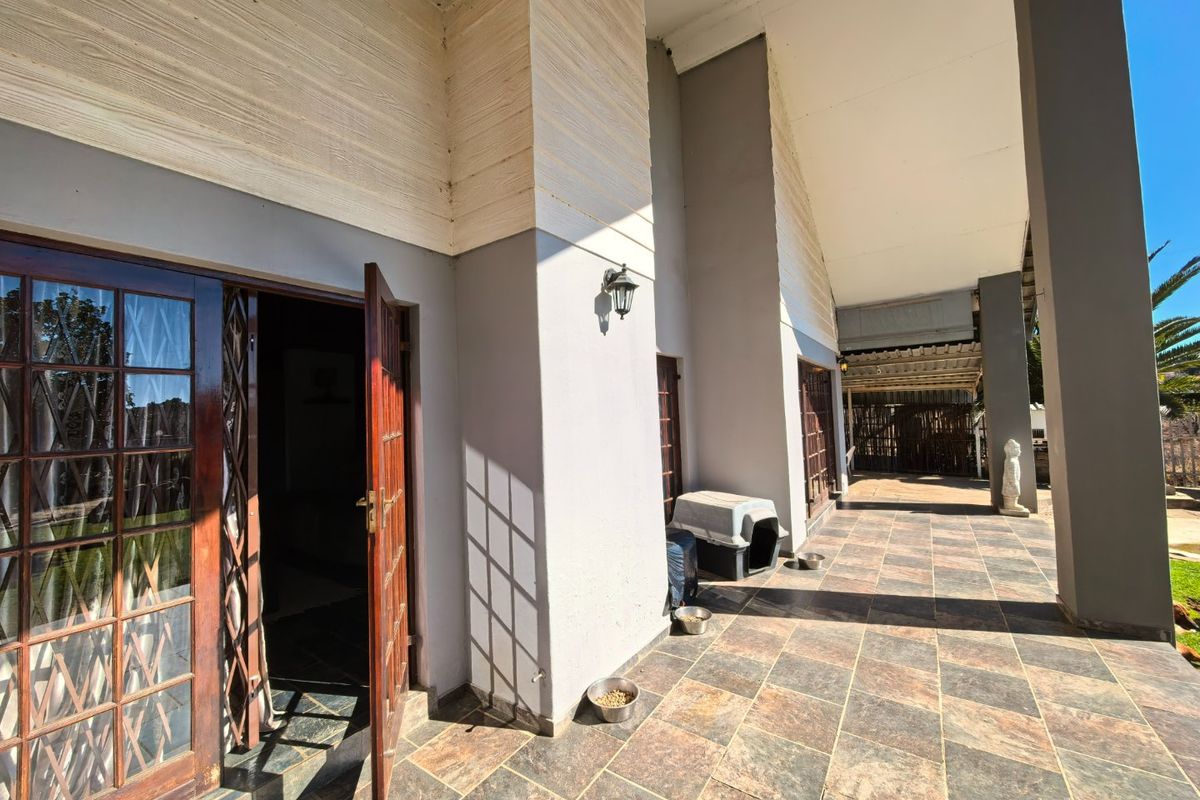 Comfortable Family Home with Great Potential - Photo 5