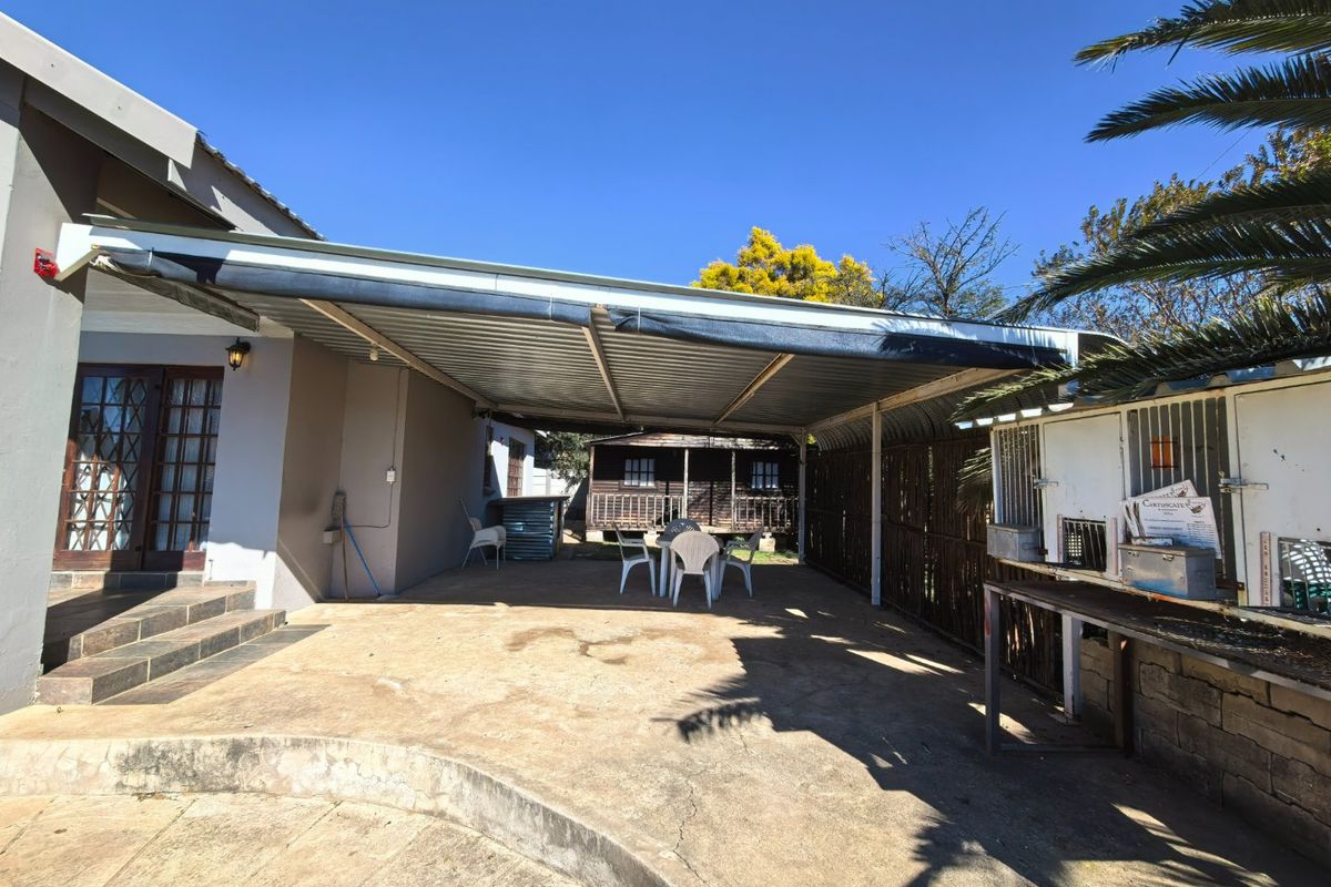 Comfortable Family Home with Great Potential - Photo 4