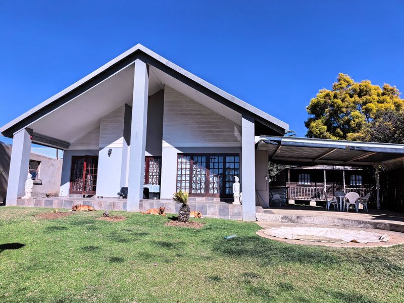 Comfortable Family Home with Great Potential - Photo 3