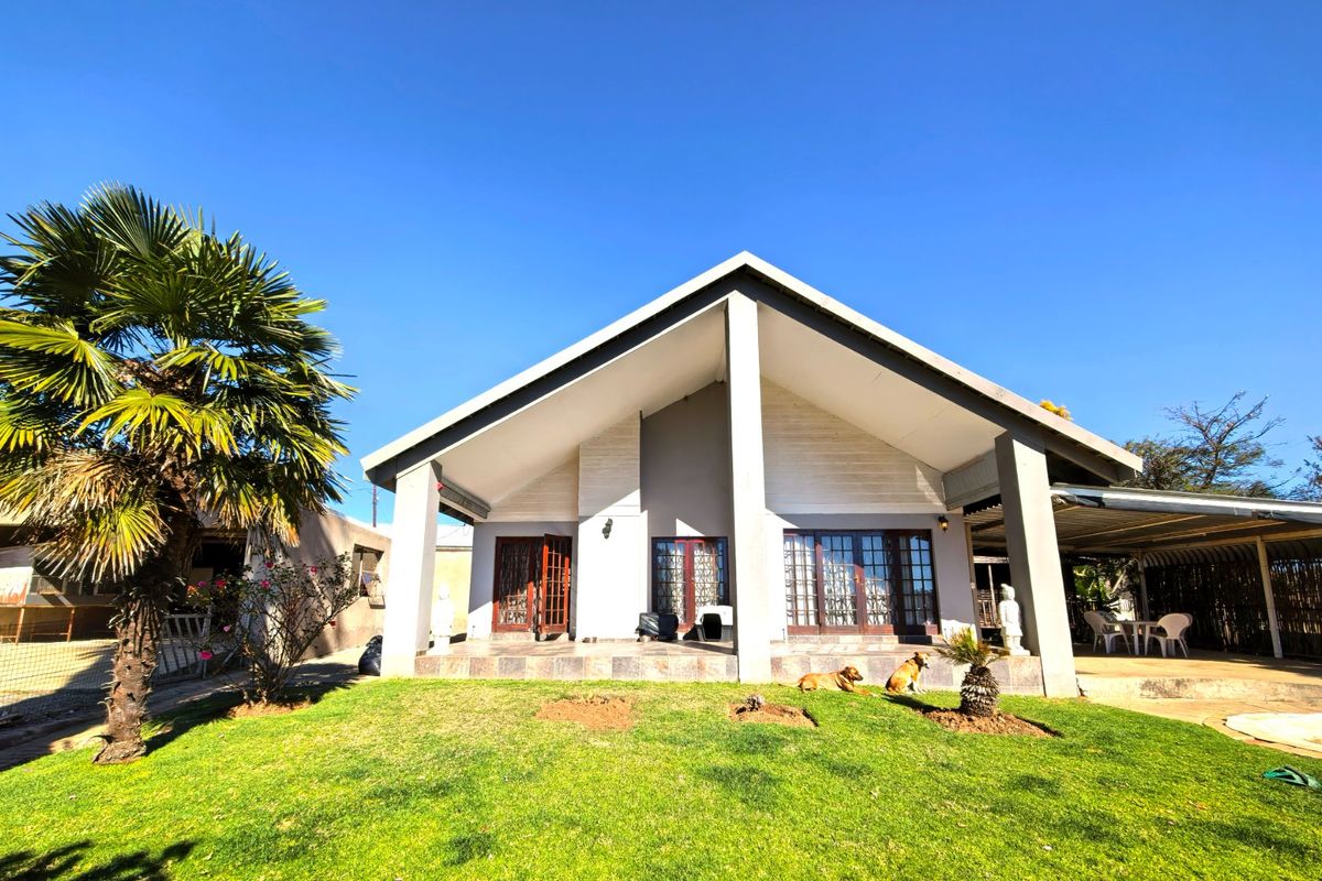 Comfortable Family Home with Great Potential - Photo 2