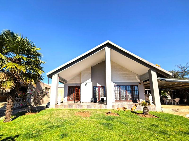 Comfortable Family Home with Great Potential - Photo 2