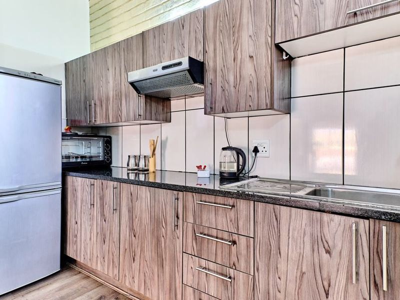 Stunningly Furnished 2-Bedroom Apartment in Secure Complex - Photo 7