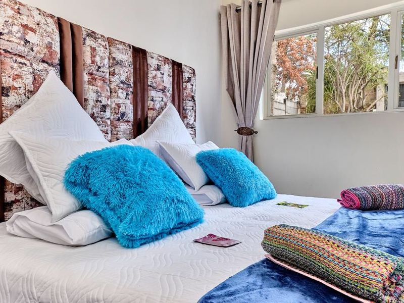 Stunningly Furnished 2-Bedroom Apartment in Secure Complex - Photo 10