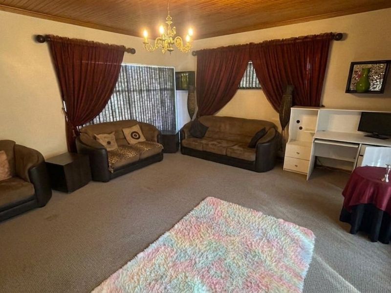 Phenomenal Home with everything to offer  - Photo 9