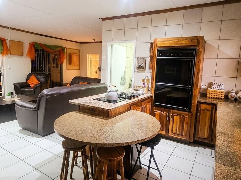 Phenomenal Home with everything to offer  - Photo 5