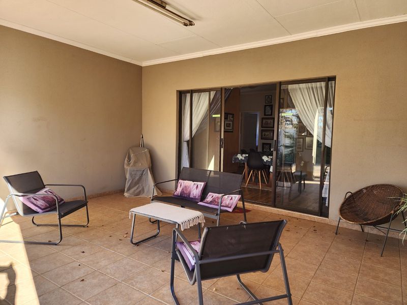 3 BEDROOM TOWNHOUSE IN WILKOPPIES - Photo 9