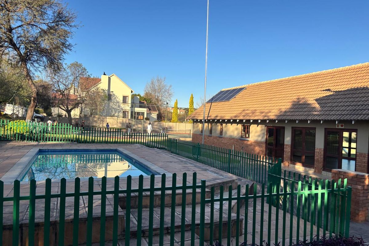 Modern Duplex 3-Bedroom Home To Let in Brooklands Lifestyle Estate, Centurion - Photo 3
