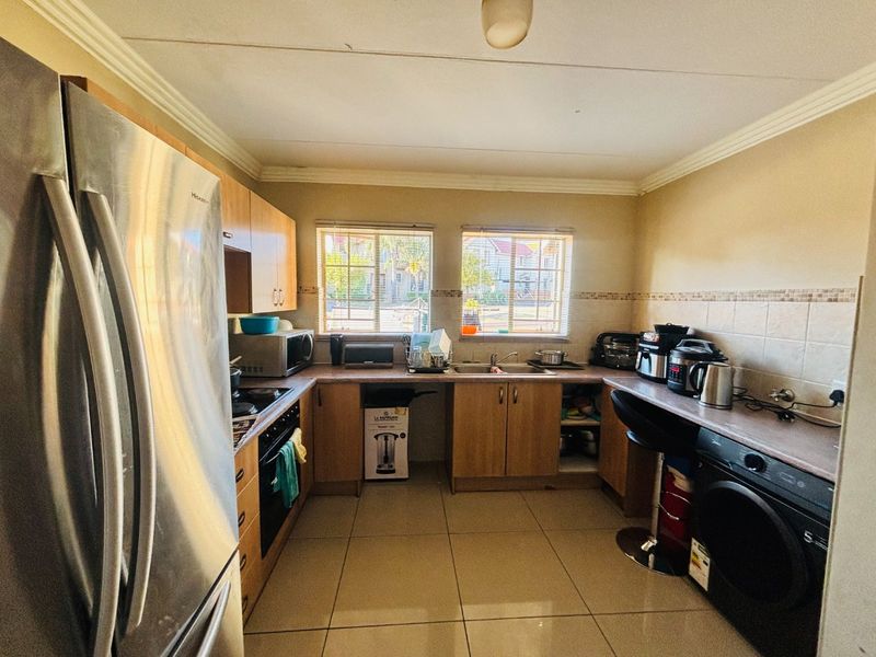 Modern Duplex 3-Bedroom Home To Let in Brooklands Lifestyle Estate, Centurion - Photo 5