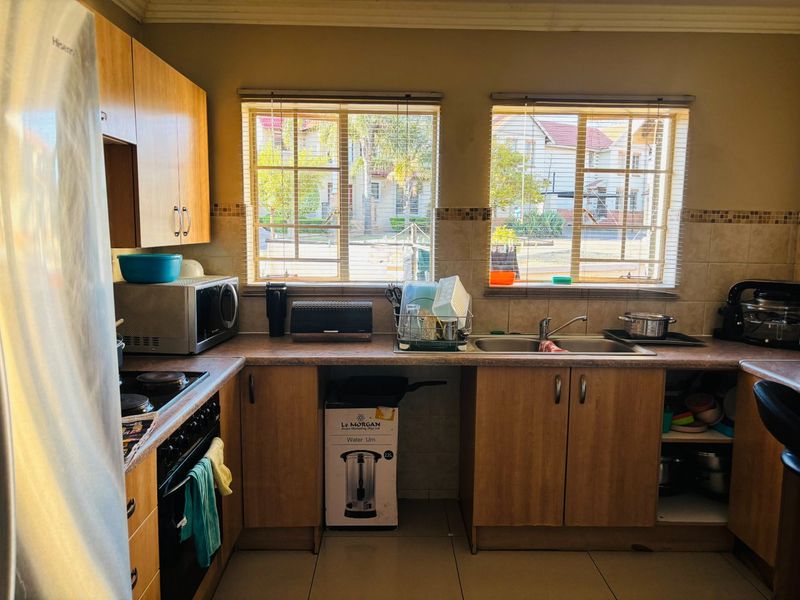 Modern Duplex 3-Bedroom Home To Let in Brooklands Lifestyle Estate, Centurion - Photo 7