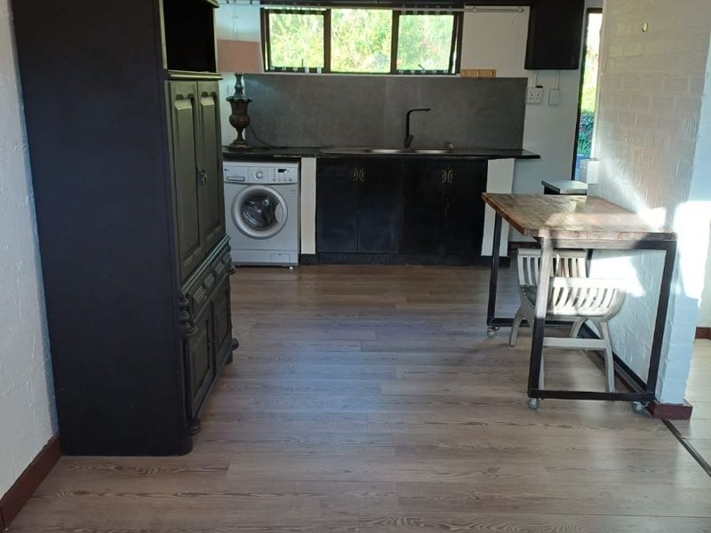 Stunning 1-Bedroom Cottage To Let in Kloof – Available Immediately - Photo 5