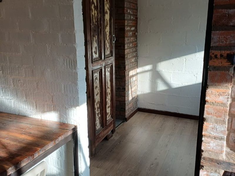 Stunning 1-Bedroom Cottage To Let in Kloof – Available Immediately - Photo 4